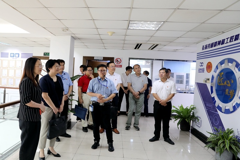 2020年7月14日，時(shí)任浙江省總工會(huì)黨組成員、副主席張衛(wèi)華一行蒞臨景興紙業(yè)調(diào)研推進(jìn)新時(shí)代產(chǎn)業(yè)工人隊(duì)伍建設(shè)改革工作