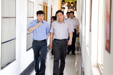 2012年7月5日，時(shí)任嘉興市委書記李衛(wèi)寧一行調(diào)研公司黨建工作